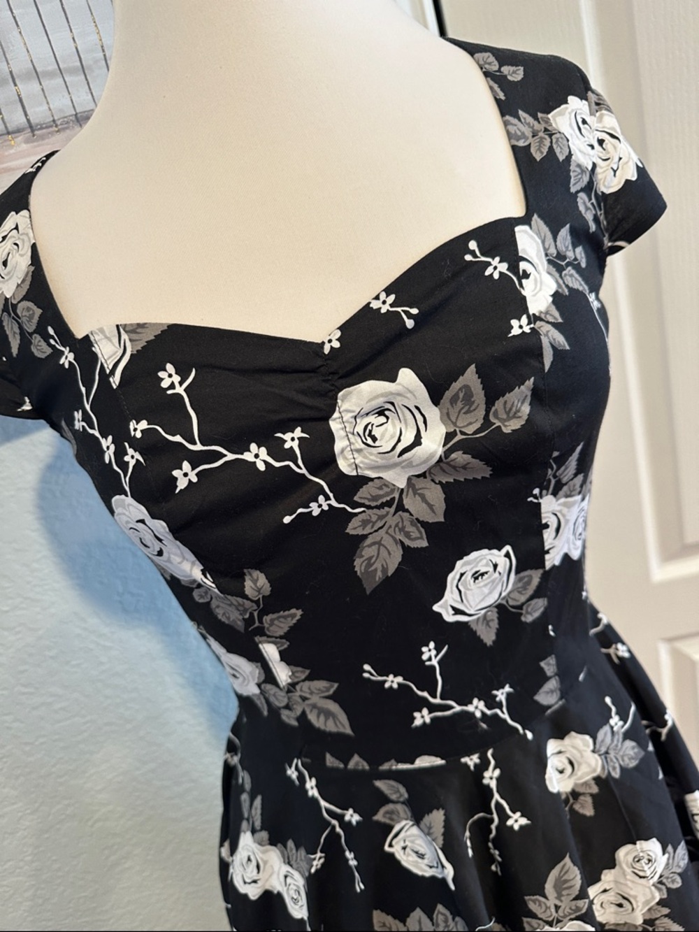 Hell Bunny Sz S Vixen Black and White Rose Print Sweetheart Mini Dress • NWT! - Picture 4 of 14